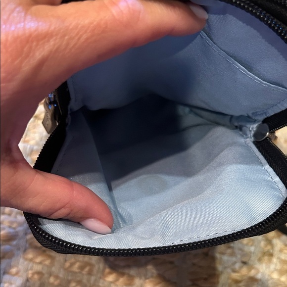 Baggallini Stylish Black Crossbody Bag - Picture 9 of 11